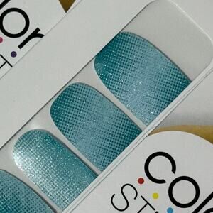 New Color Street “Better In A Sweater” Teal Gradient Over Icy Blue Nail Strips